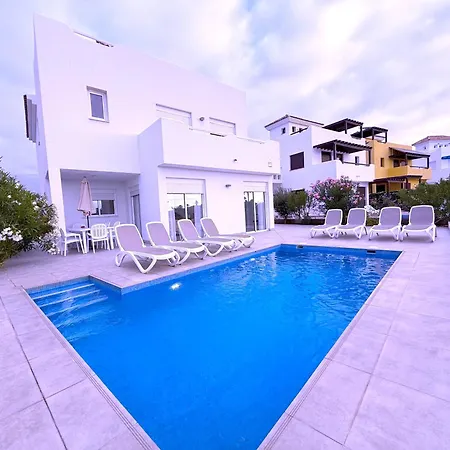 Βίλα 9- Mister Nine *